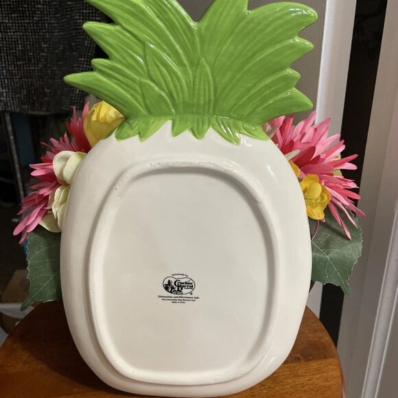 Cracker Barrel Yellow & Green Pineapple-Shaped Ceramic Serving Dish - Picture 2 of 5